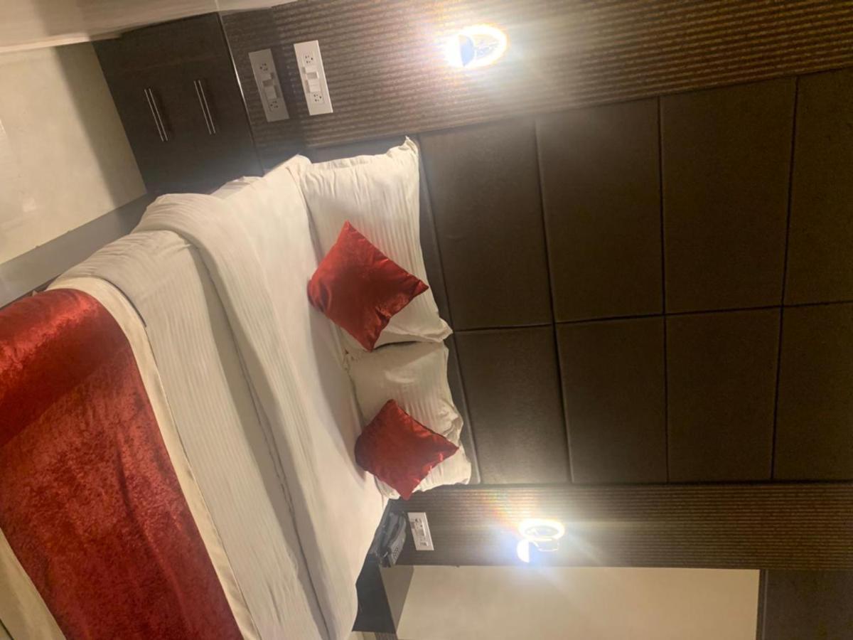 קאנפור Hotel Mmk מראה חיצוני תמונה