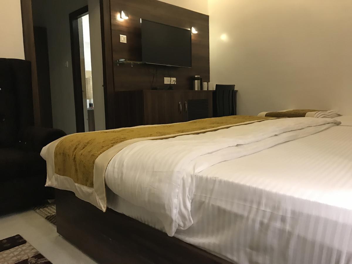 קאנפור Hotel Mmk מראה חיצוני תמונה