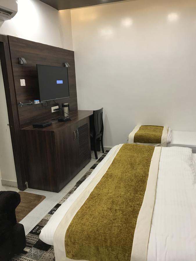 קאנפור Hotel Mmk מראה חיצוני תמונה