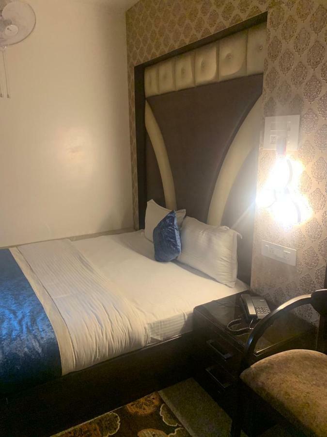 קאנפור Hotel Mmk מראה חיצוני תמונה