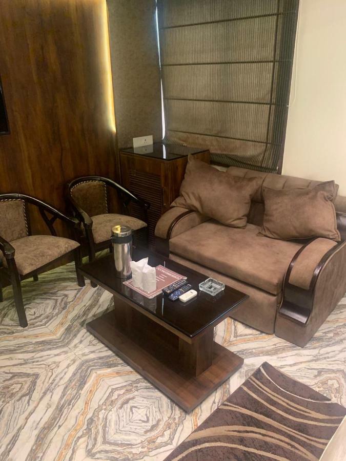 קאנפור Hotel Mmk מראה חיצוני תמונה