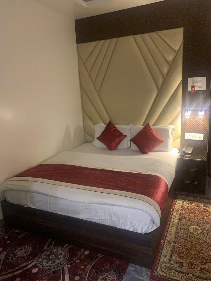 קאנפור Hotel Mmk מראה חיצוני תמונה