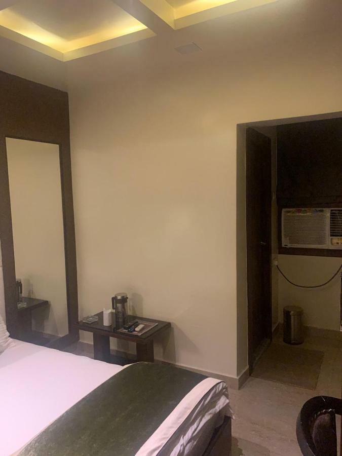 קאנפור Hotel Mmk מראה חיצוני תמונה
