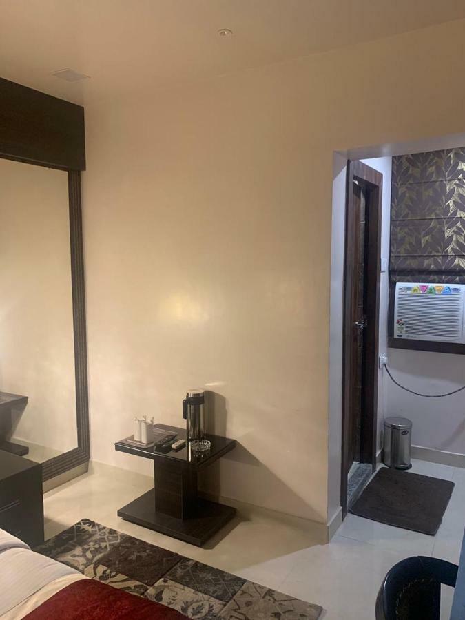 קאנפור Hotel Mmk מראה חיצוני תמונה